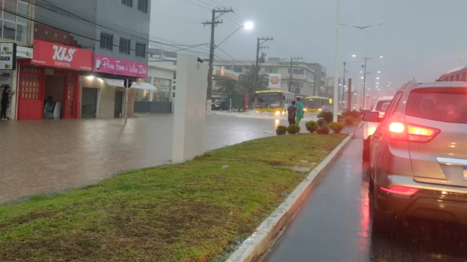 chuva-forte-deixa-ruas-alagadas-em-marataizes-930516