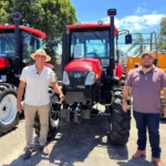 Marataízes recebe trator agrícola do Governo do Estado