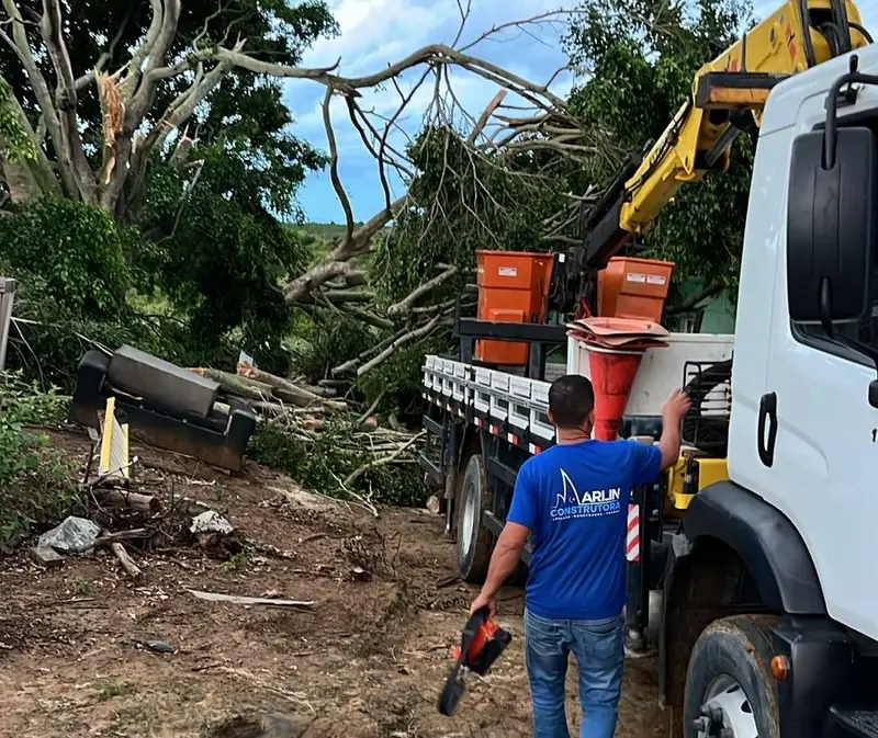 Prefeitura atua para reparar danos causados por tempestade em Marataízes