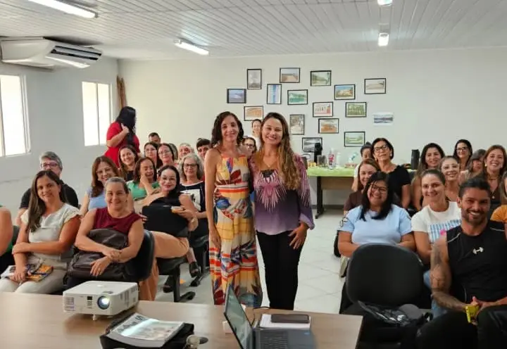 Prefeitura de Marataízes promove curso sobre gestão de recursos federais para diretores escolares