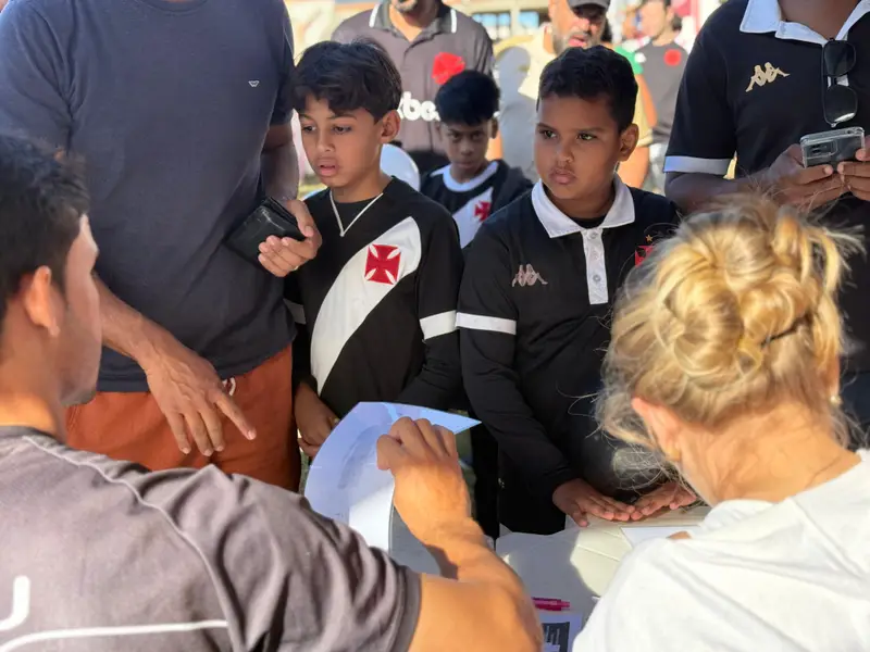 Prefeitura presente na inauguração da escolinha do Vasco em Marataízes