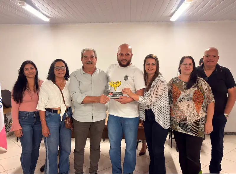 Comerciantes de Marataízes e moto clube homenageiam personalidades que colaboraram para o 22º Praia Motofest