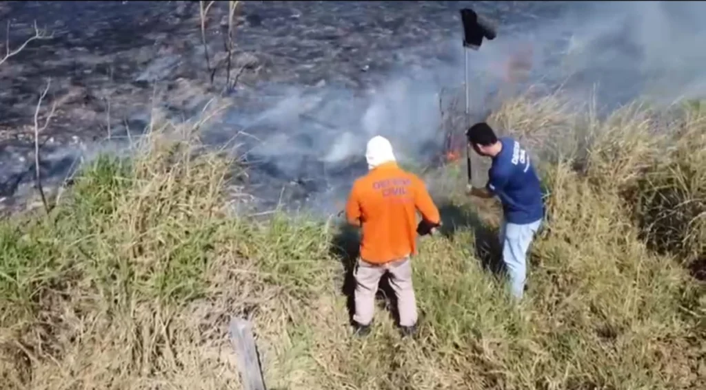 Defesa Civil registra mais um incêndio criminoso em área de vegetação em Marataízes