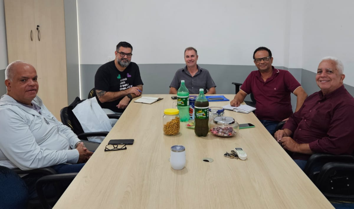 Reunião discute organização dos ambulantes para o verão 2027 em Marataízes