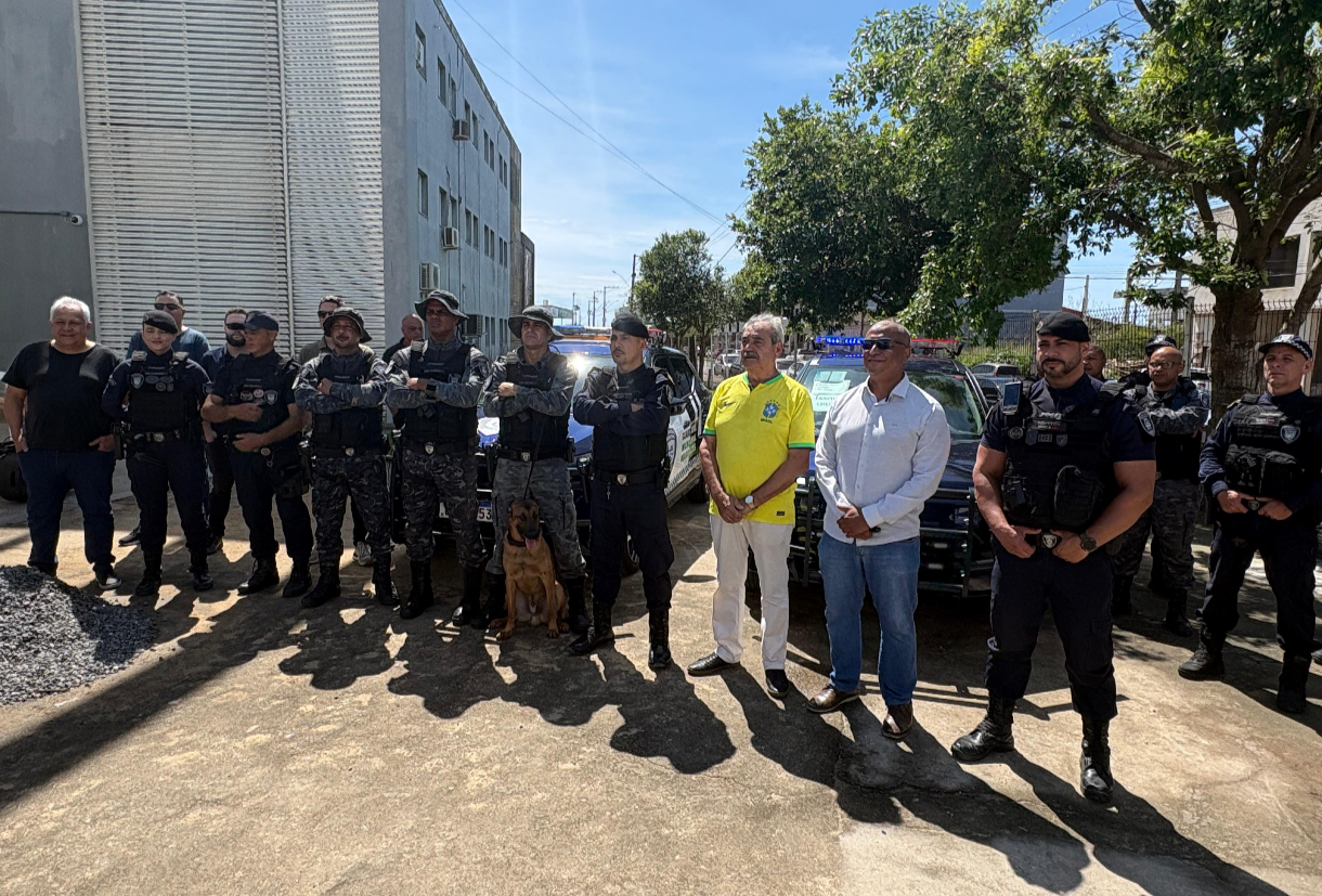 Prefeito entrega novas viaturas para a Guarda Municipal de Marataízes