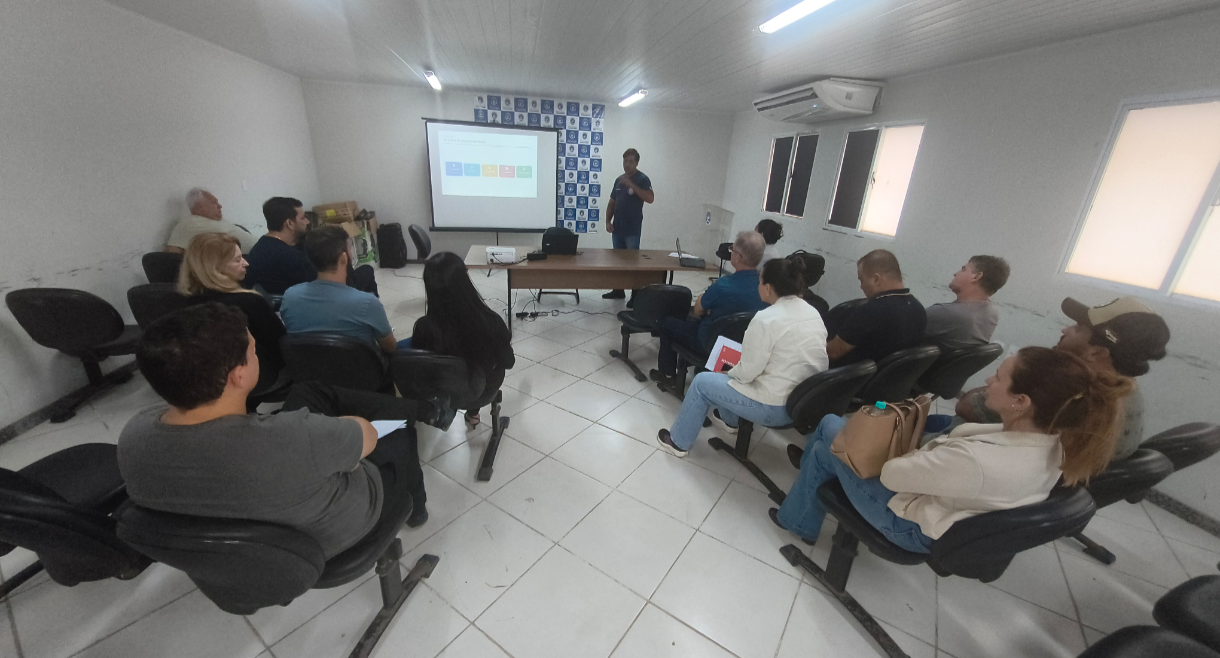Defesa Civil apresenta Plano de Contingência para o super El Niño a secretários municipais de Marataízes