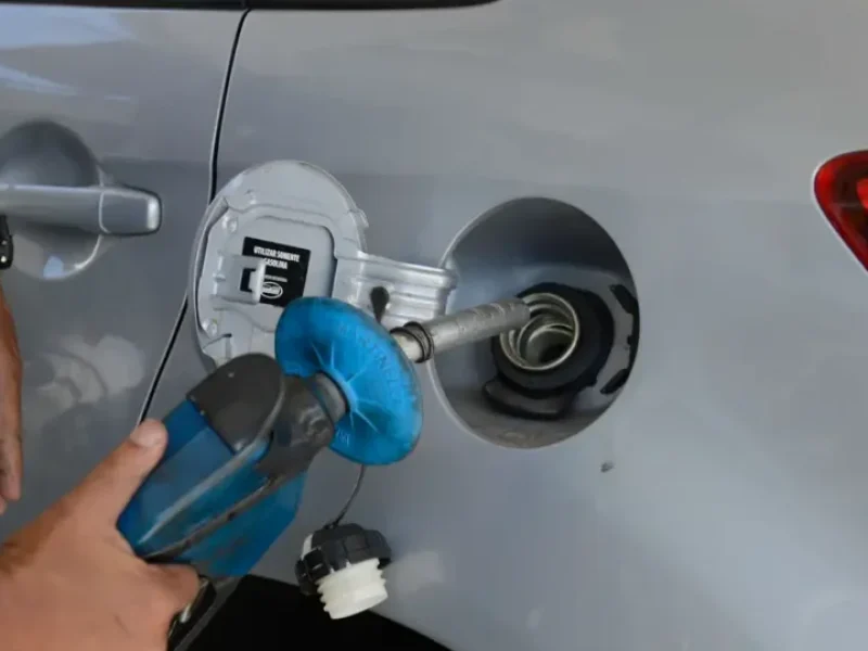 Contradição - Petrobras corta 12 porcento do preço do diesel em 2025, posto sobe 3 porcento