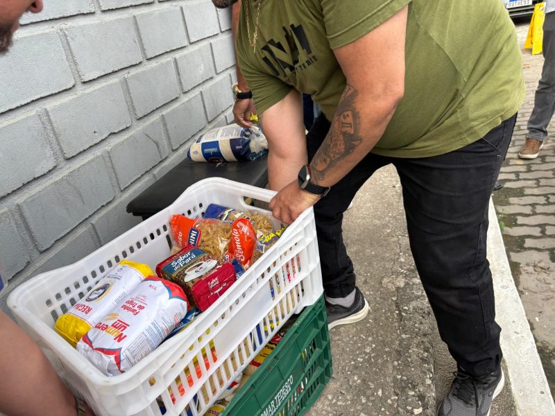 Doação de alimentos pela Secretaria de Esporte