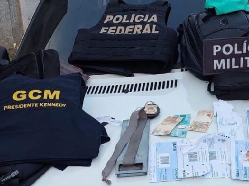 pescaria-em-banco_policia_01_capa-768x513