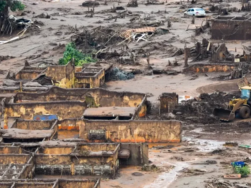 tragedia_em_mariana_0711150244_1